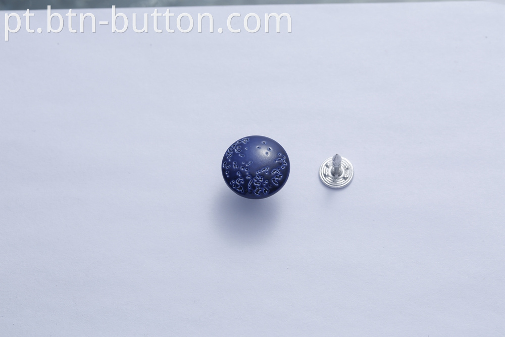 Multi-specification four metal buttons